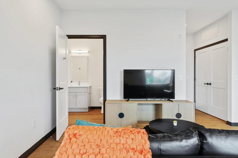 CozySuites on Mass with garage parking #6